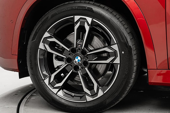 BMW iX1 7 of 30