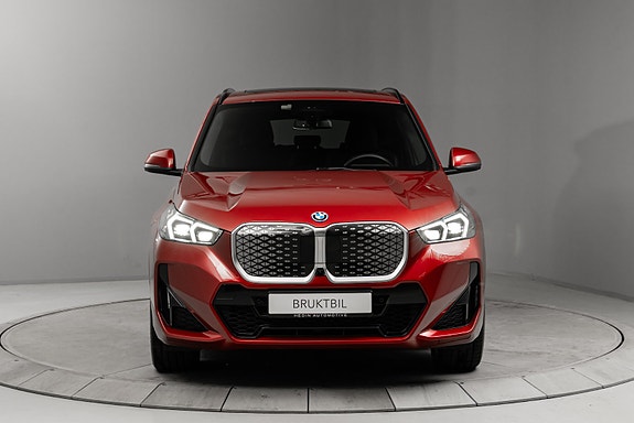 BMW iX1 6 of 30