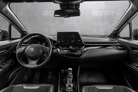 Toyota C-HR 14 of 28