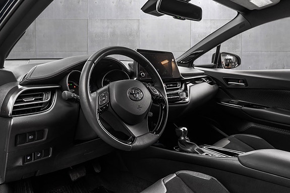 Toyota C-HR 11 of 28