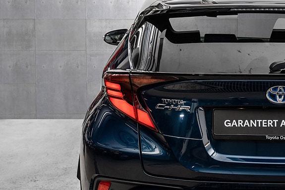 Toyota C-HR 7 of 28
