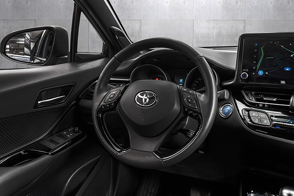 Toyota C-HR 15 of 28