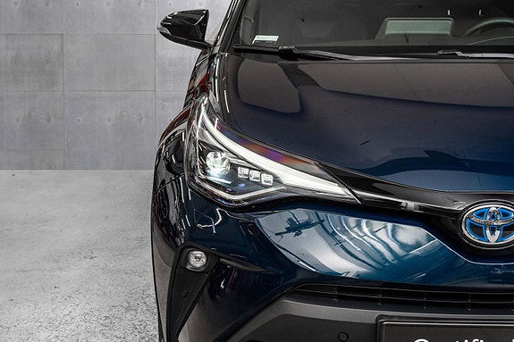 Toyota C-HR 3 of 28