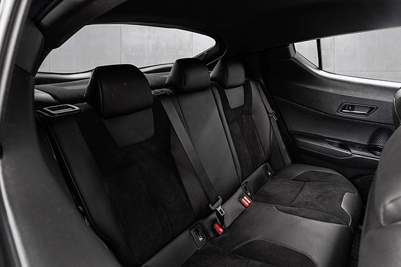 Toyota C-HR 17 of 28