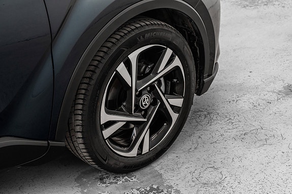 Toyota C-HR 8 of 28