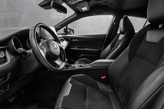 Toyota C-HR 10 of 28