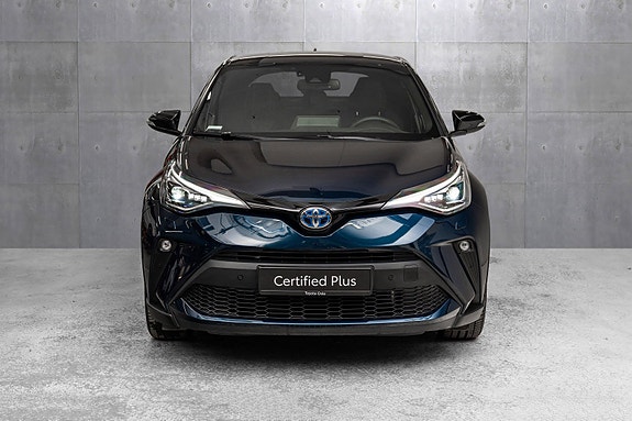 Toyota C-HR 2 of 28