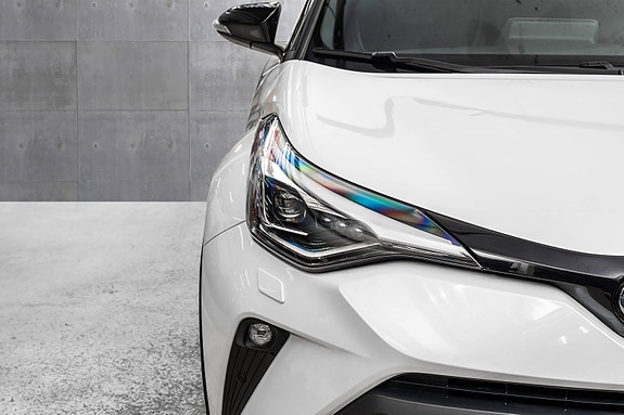Toyota C-HR 3 of 28