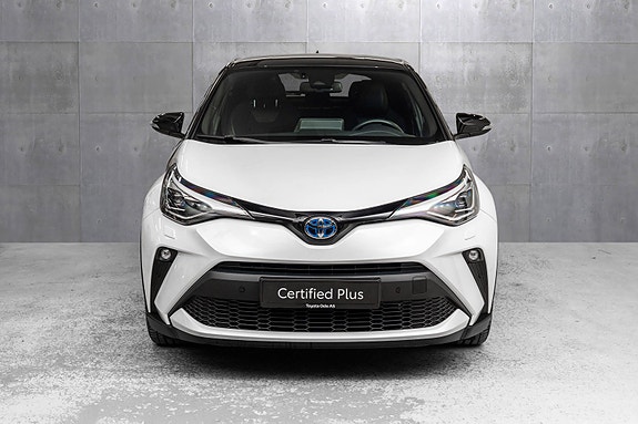 Toyota C-HR 2 of 28