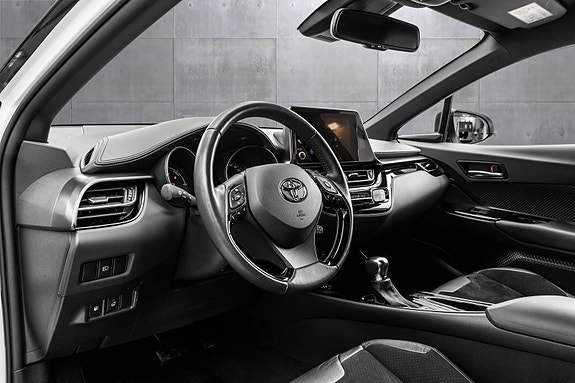 Toyota C-HR 11 of 28