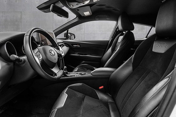 Toyota C-HR 10 of 28