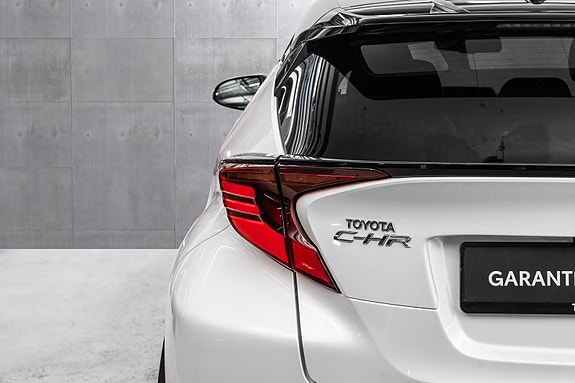 Toyota C-HR 7 of 28