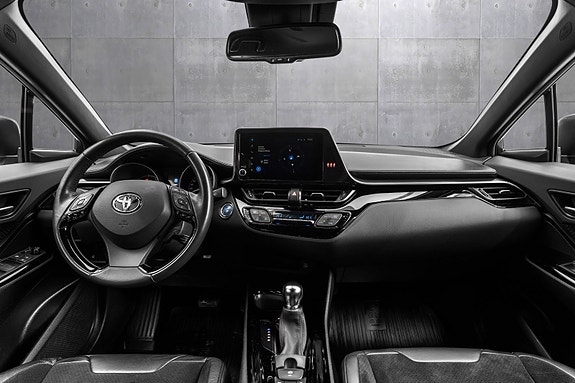 Toyota C-HR 14 of 28
