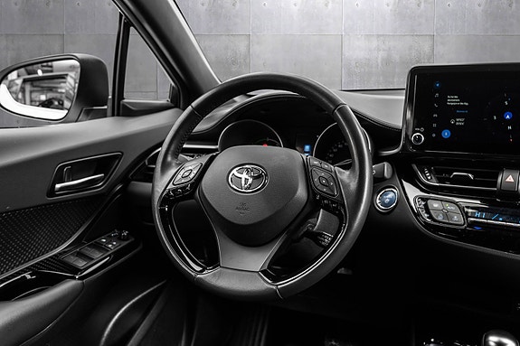 Toyota C-HR 15 of 28