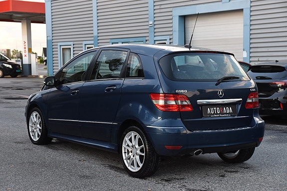 Mercedes-Benz 180 4 of 18