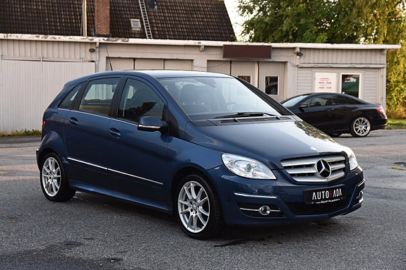 Mercedes-Benz 180 2 of 18