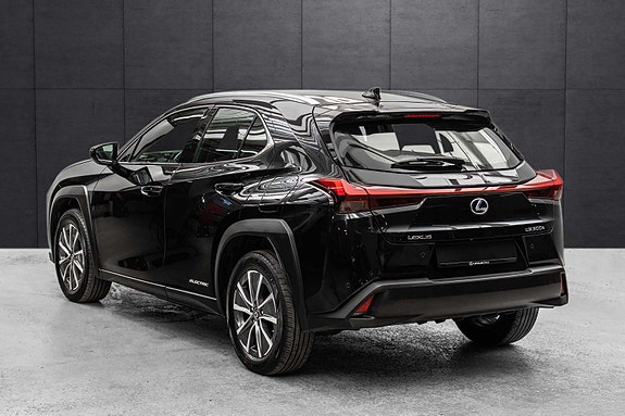 Lexus UX300e 9 of 30