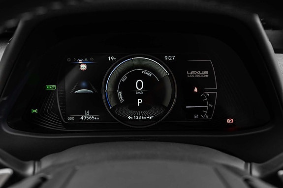 Lexus UX300e 23 of 30