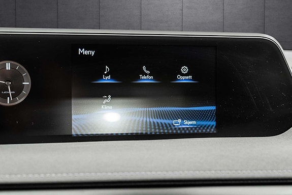 Lexus UX300e 27 of 30