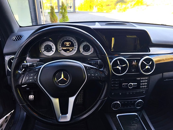 Mercedes-Benz GLK220 13 of 30