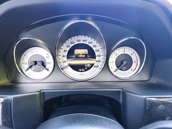 Mercedes-Benz GLK220 14 of 30
