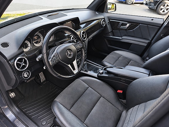 Mercedes-Benz GLK220 9 of 30