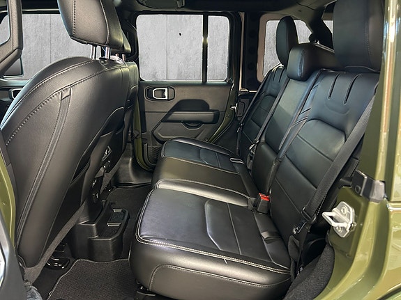 Jeep Wrangler Unlimited 12 of 30
