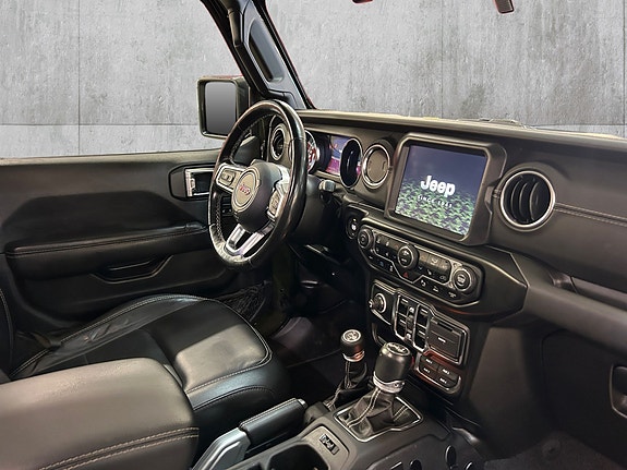 Jeep Wrangler Unlimited 17 of 30