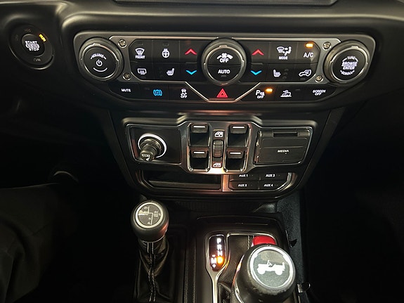 Jeep Wrangler Unlimited 23 of 30