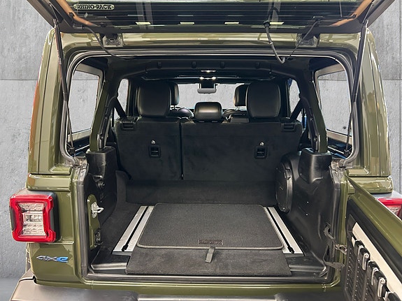 Jeep Wrangler Unlimited 13 of 30