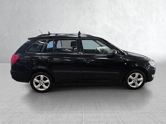 Skoda Fabia 2 of 17