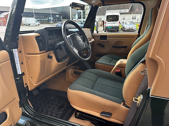 Jeep Wrangler 14 of 20