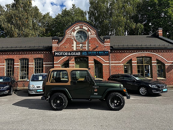 Jeep Wrangler 2 of 20