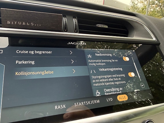 Jaguar I-PACE 27 of 30