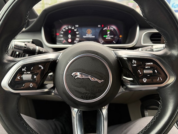 Jaguar I-PACE 28 of 30
