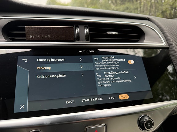 Jaguar I-PACE 23 of 30
