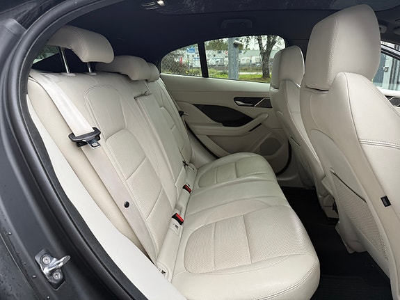 Jaguar I-PACE 14 of 30