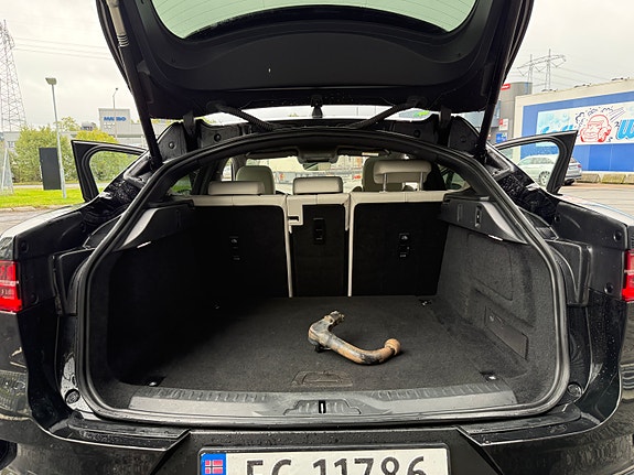 Jaguar I-PACE 15 of 30