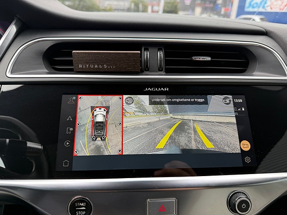 Jaguar I-PACE 21 of 30