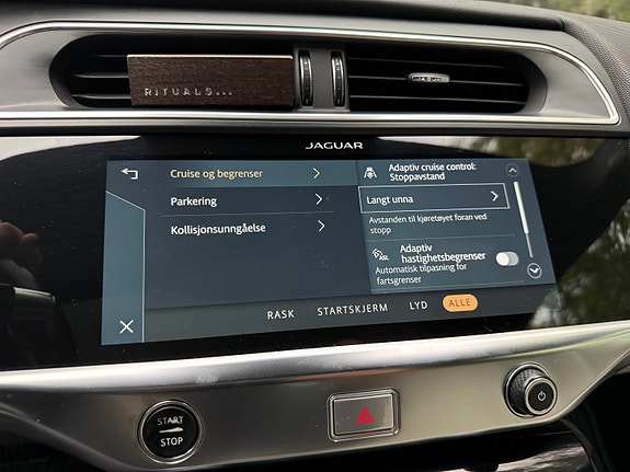Jaguar I-PACE 22 of 30