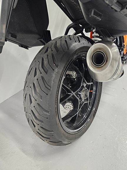 KTM 1290 Super Duke GT 5 of 9
