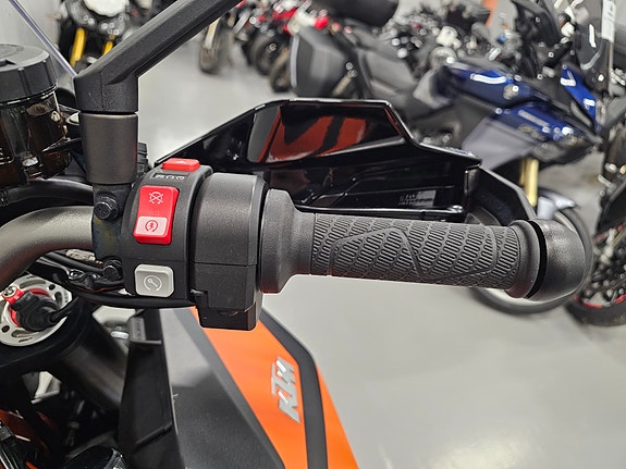 KTM 1290 Super Duke GT 9 of 9