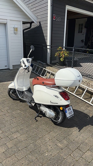 Vespa Primavera 50 3 of 4