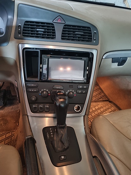 Volvo XC70 7 of 12