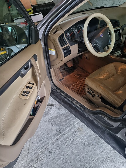 Volvo XC70 10 of 12