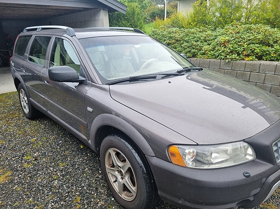 Volvo XC70 2 of 12