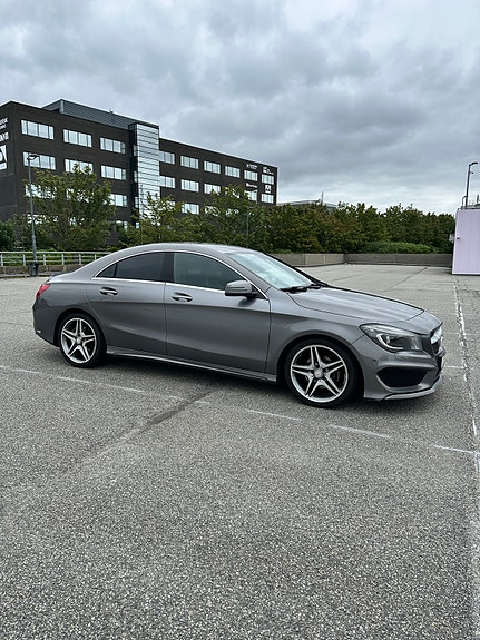 Mercedes-Benz CLA180 2 of 22