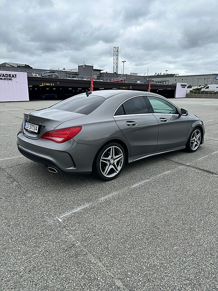 Mercedes-Benz CLA180 4 of 22