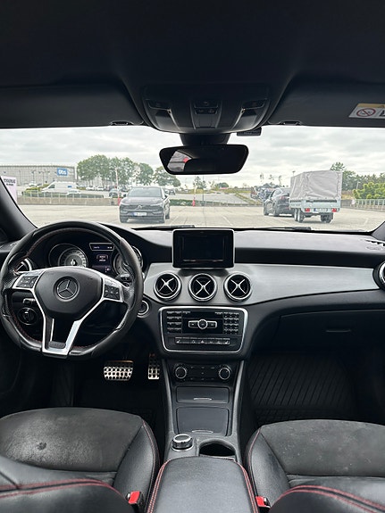 Mercedes-Benz CLA180 14 of 22