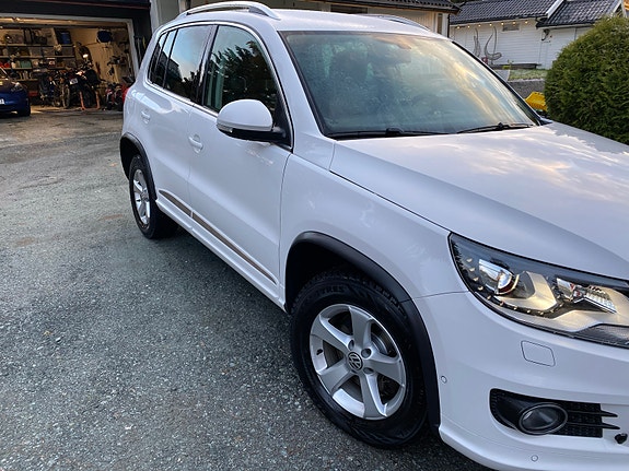 Volkswagen Tiguan 2 of 12